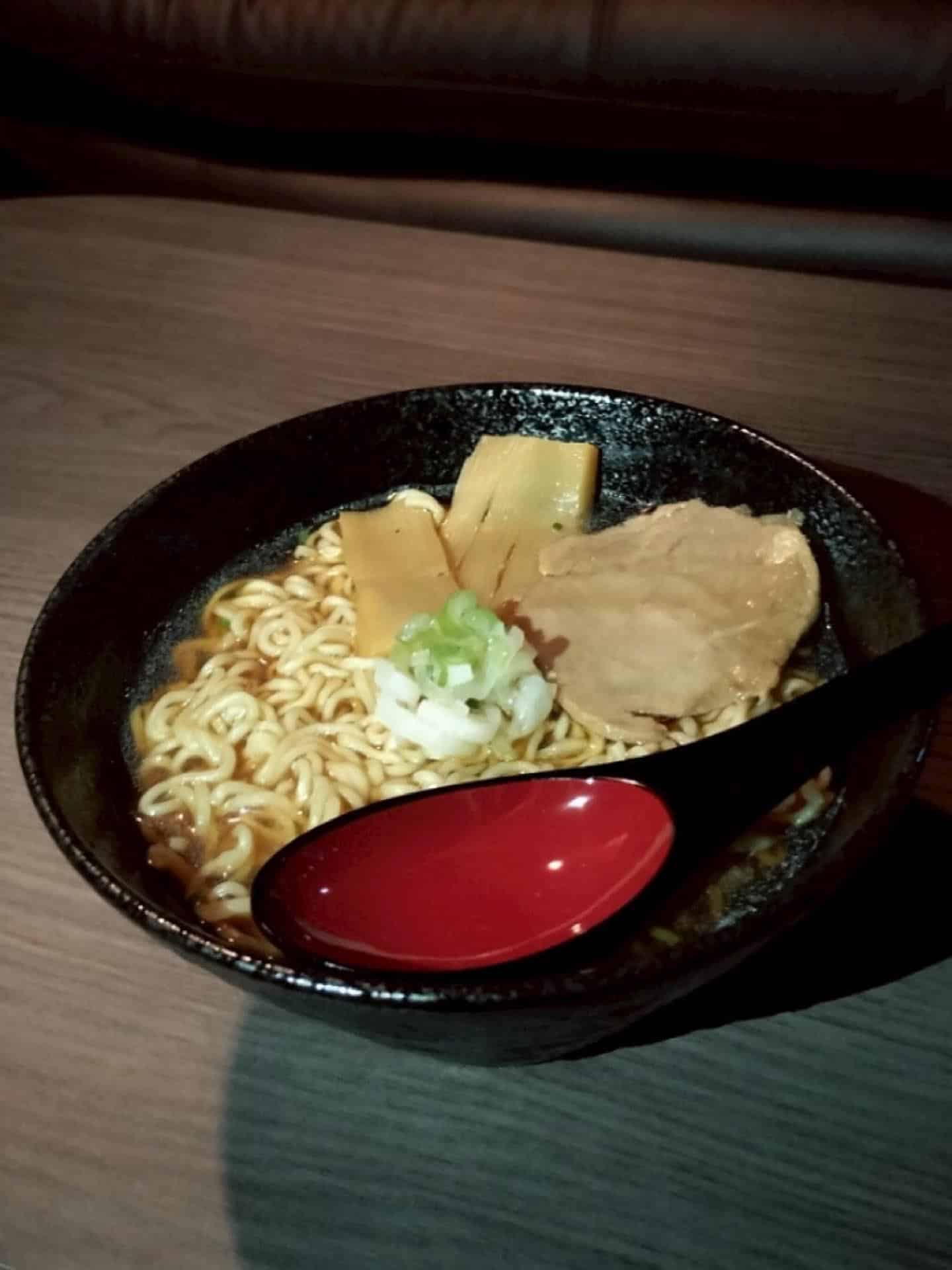 【難波 シーシャ バー】昼間から楽しめるシーシャカフェ