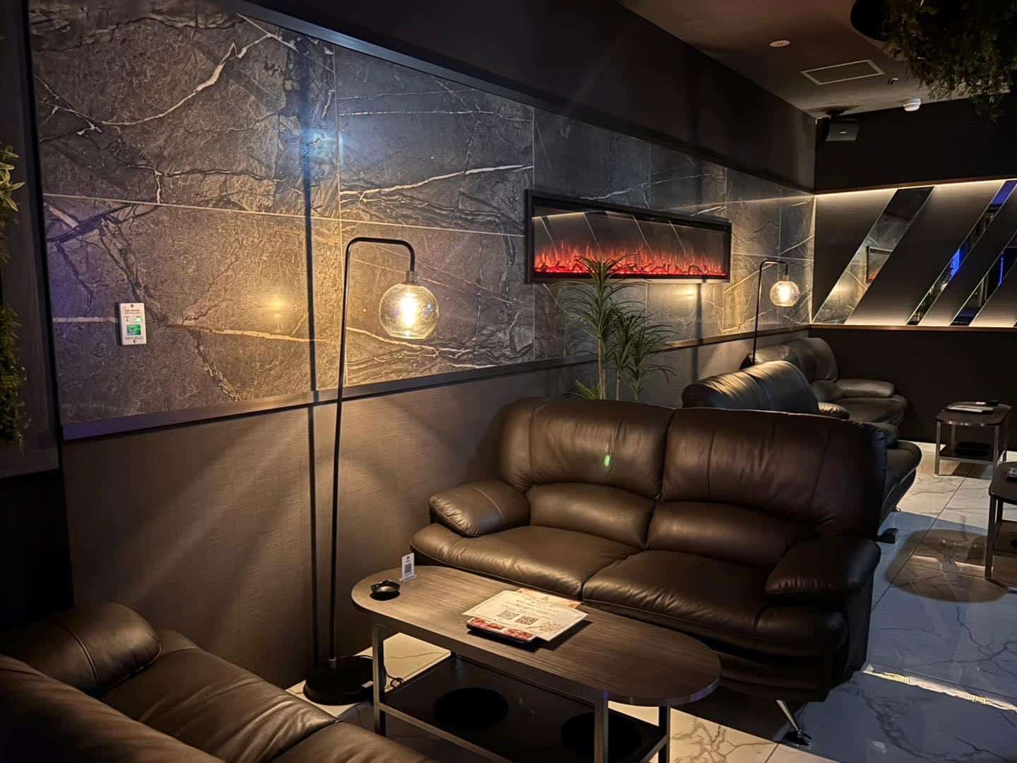 【煙間難波 シーシャ バー】ダークリーフあります!!