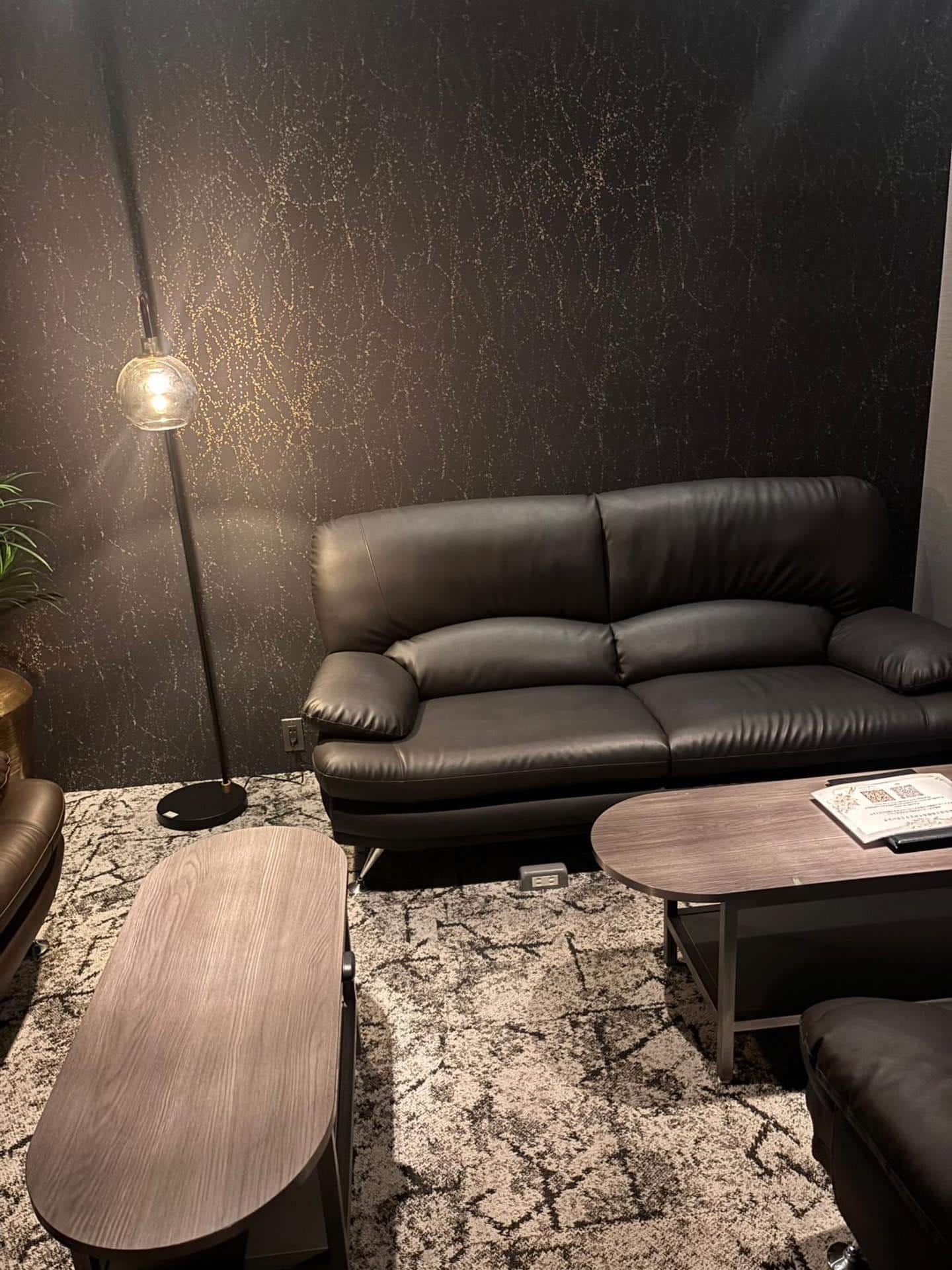 【煙間難波 シーシャ バー】個室でシーシャとガールズトークで楽しい時間を