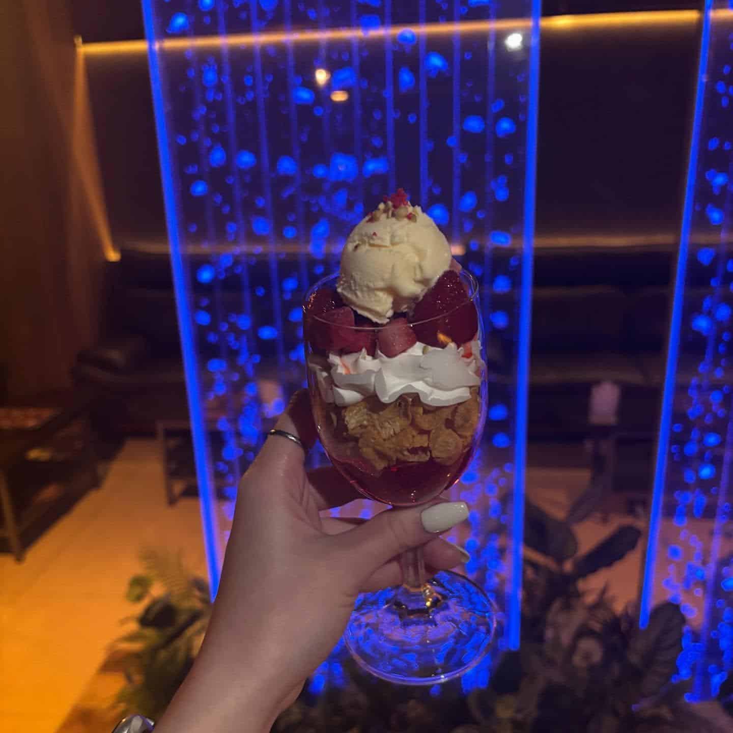 【銀座シーシャバー】贅沢ベリーパルフェ