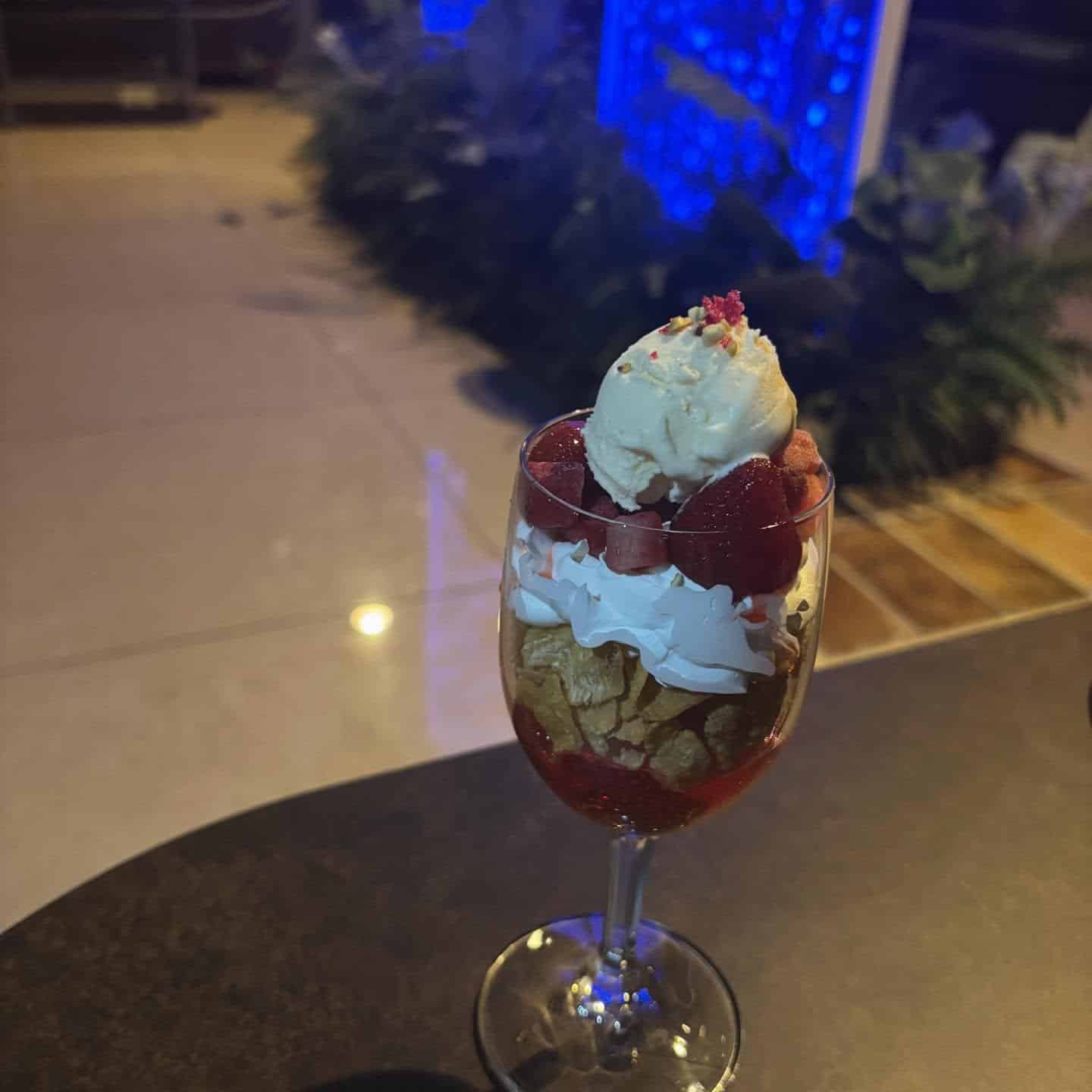 【銀座シーシャバー】贅沢ベリーパルフェ