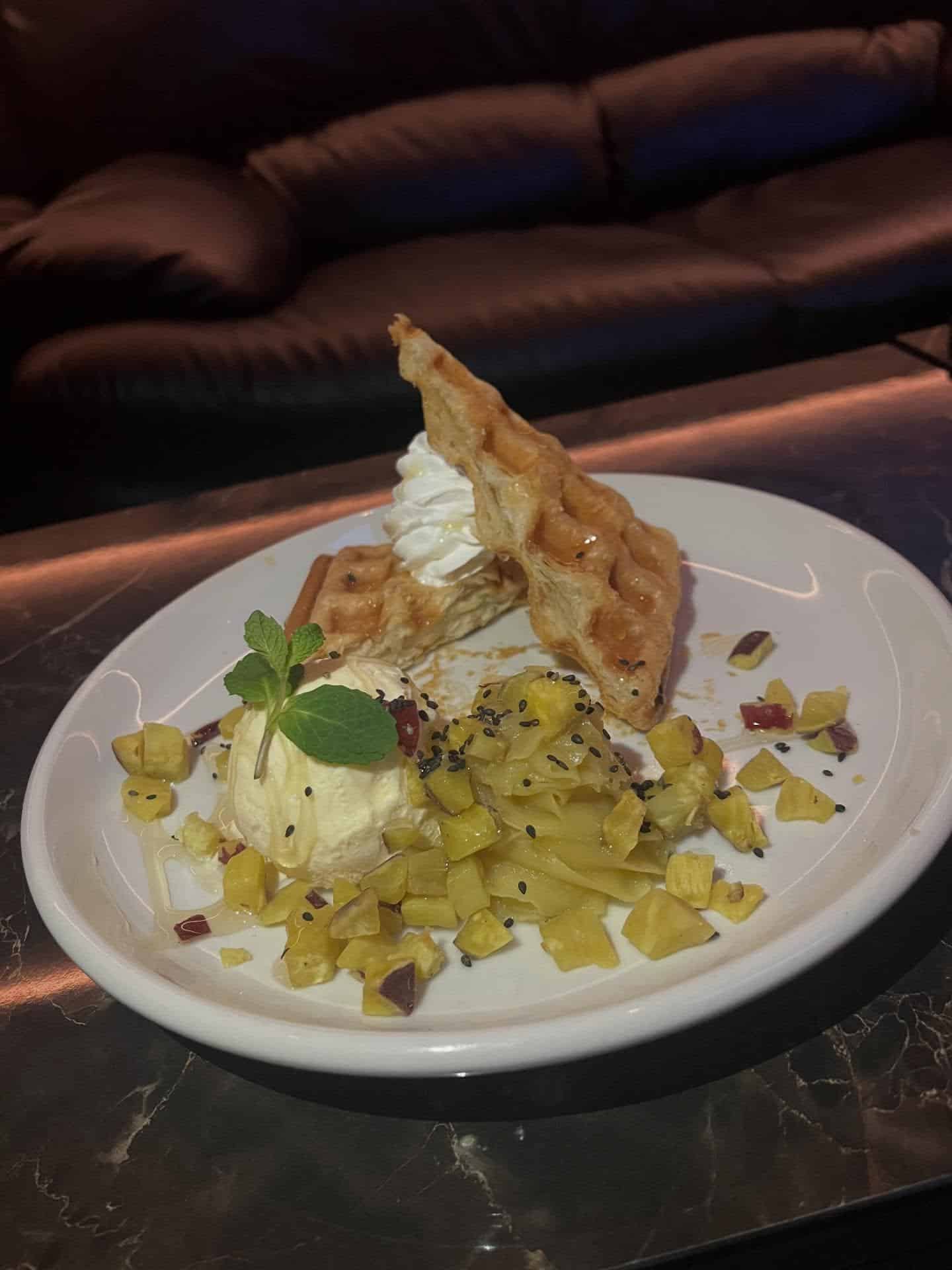 【銀座シーシャバー】季節のクロッフル スイートポテト