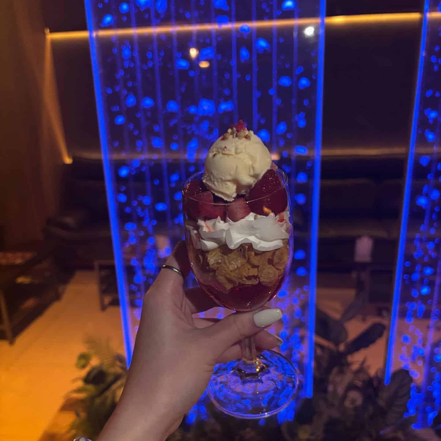 【銀座シーシャバー】贅沢ベリーパルフェ